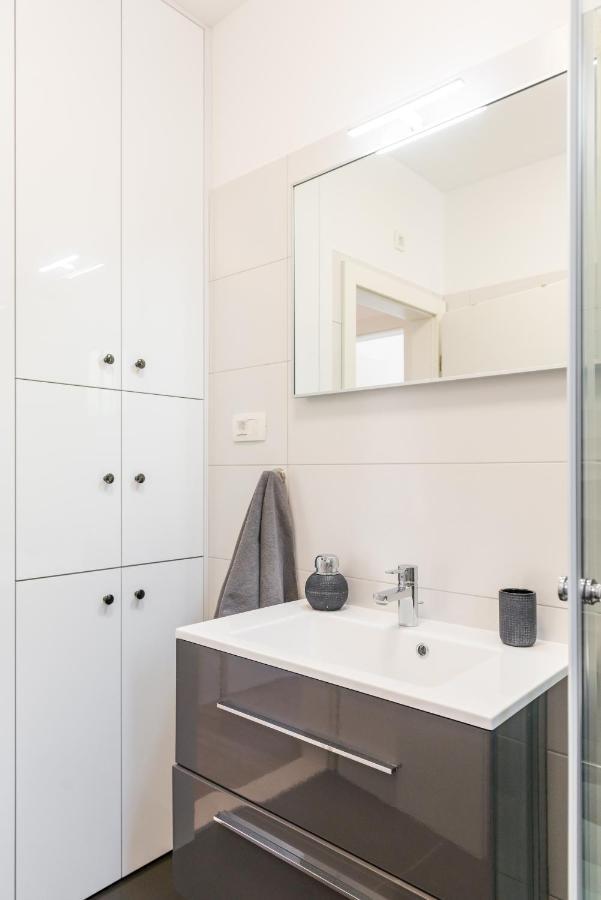 New, Private Heated Swimming Pool, Free Parking, Trogir Centar Apartment Exterior photo